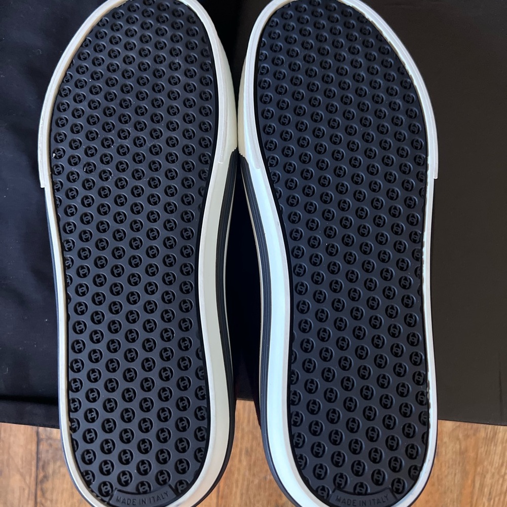 CHANEL SNEAKERS - Picture 3 of 3